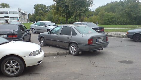 Fotopolicija: keistas parkingas