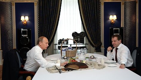 V.Putinas ir D.Medvedevas prezidentinėje rezidencijoje