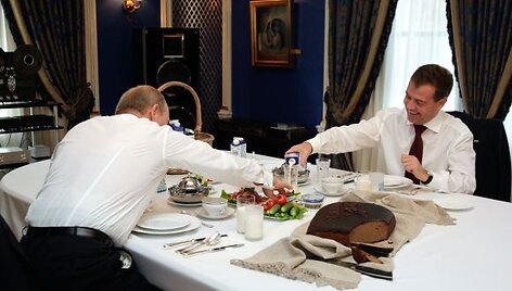 V.Putinas ir D.Medvedevas prezidentinėje rezidencijoje