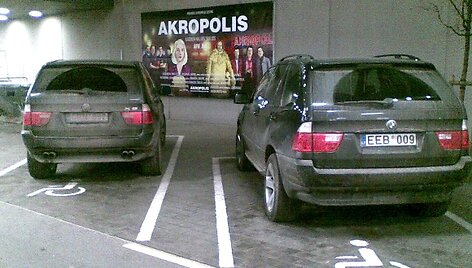Fotopolicija: Invalidų ma&scaron;ina BMW