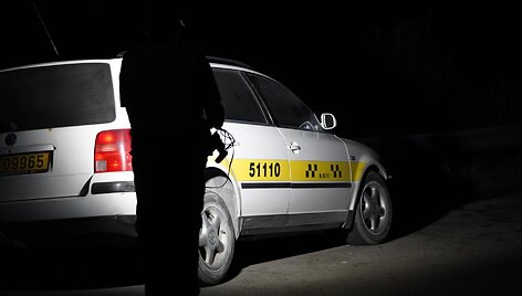 Netoli Jonavos ie&scaron;komas po avarijos pabėgęs automobilio su airi&scaron;kais numeriais vairuotojas