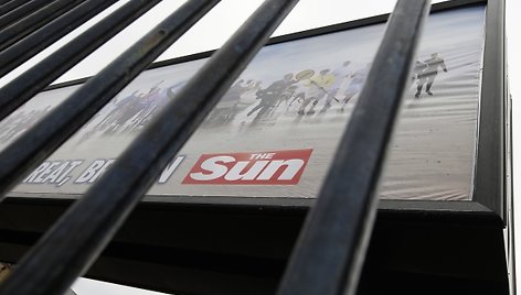 „The Sun“ reklama Londono gatvėje