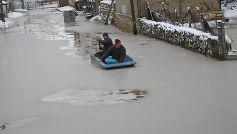 Griuvusi užtvanka Bulgarijoje pražudė devynis žmones.