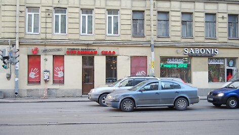 Po to, kai į parduotuvę užėjo raudoną striukę vilkintis vyras, ji buvo uždaryta &bdquo;dėl techninių priežasčių&ldquo;.