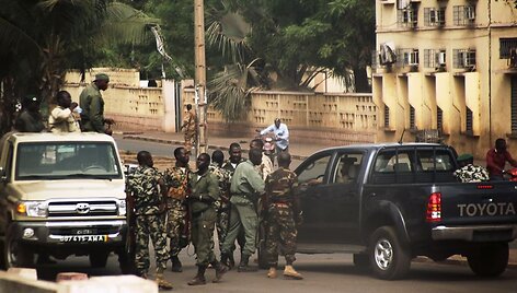 Malio kariai Bamako gatvėje
