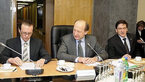 Andrius Kubilius ir jo ministrai teigia, kad naujos ministerijos steigimas nieko nekainuos.
