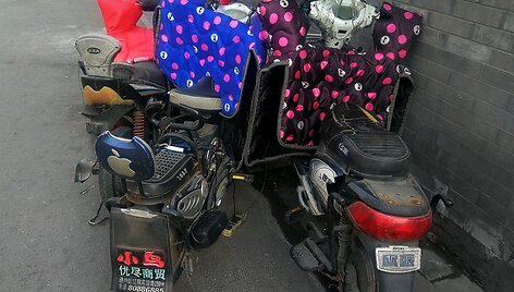 Motoroleriai &ndash; mėgstama pekiniečių transporto priemonė.