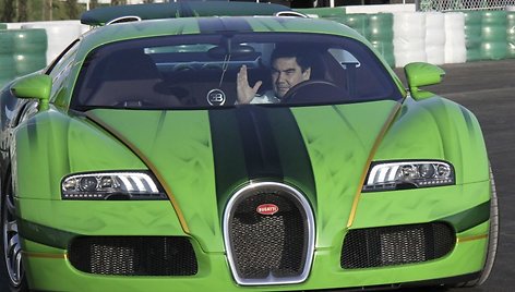 „Bugatti Veyron“ vairuojantis Gurbanguly Berdymuchamedovas