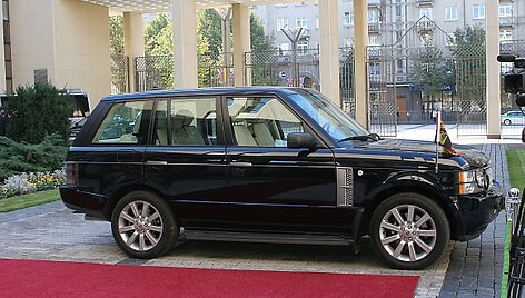 Seimo autoūkio vairuotojams yra tekę vairuoti įvairius automobilius.