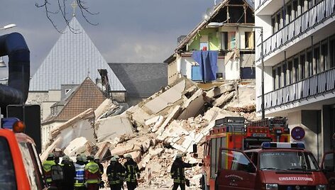 Spėjama, kad pastatas griuvo dėl netoliese vykstančių metro statybų.
