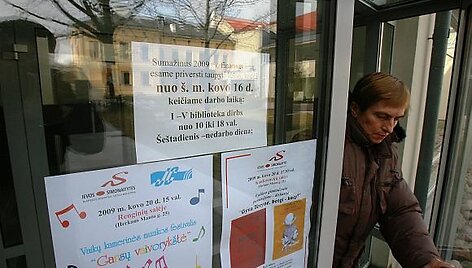 Biblioteka, neinformavusi savo steigėjų, drasti&scaron;kai sutrumpino darbo laiką.