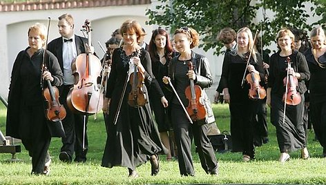 Kauno simfoniniam orkestrui sekmadienį Baltijos gitarų kvartetas akomponuos žinomo ispanų meistro Manuel Contreras rankų darbo „10th anniversary“ gitaromis.