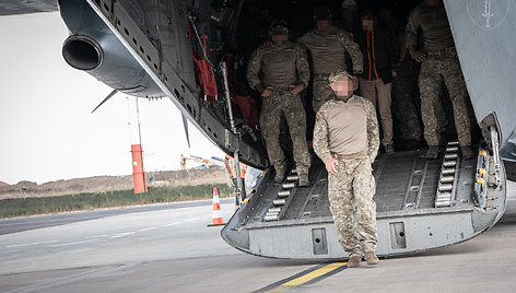 Iš Kabulo grįžo afganistaniečių evakuaciją vykdę Lietuvos kariai