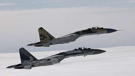 Du &bdquo;Su-35&ldquo; prototipai skrydyje.