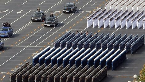 Karinis paradas Tiananmenio aik&scaron;tėje