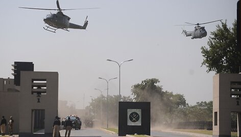 Pakistano kariniai sraigtasparniai pakibo vir&scaron; generalinio &scaron;tabo teritorijos.