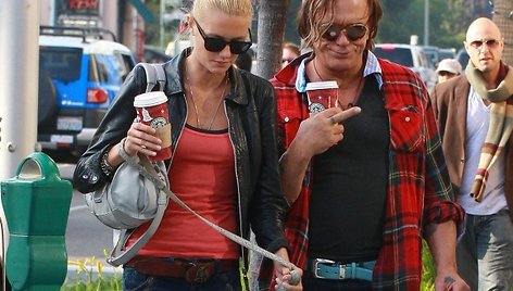 Mickey Rourke'as su savo naująja drauge