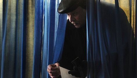 Ukrainiečiai sekmadienį renka naują &scaron;alies vadovą.