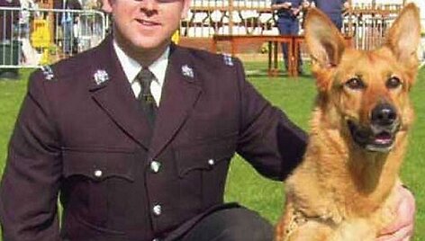 Markas Johnsonas ir vienas i&scaron; jo augintinių, Jetas, ne kartą tapo Didžiosios Britanijos tarnybinių &scaron;unų čempionato prizininkais.