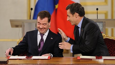 Dmitrijus Medvedevas ir Nicolas Sarkozy