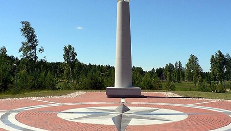 Europos geografinį centrą žyminti skulptūra Purnu&scaron;kėse