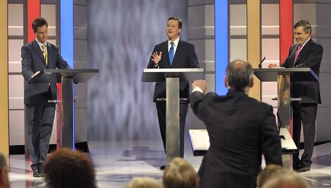 Nickas Cleggas, Davidas Cameronas ir Gordonas Brownas televizijos debatų laidoje