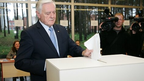 V.Adamkus jau prie&scaron; savaitę buvo apsisprendęs, už ką balsuos.
