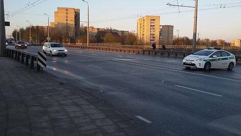 Avarija ant viaduko ties &Scaron;vitrigailos ir Pelesos gatvių sankirta
