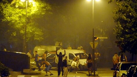 Po policininko &scaron;ūvio Grenoblyje prasidėjo riau&scaron;ės.