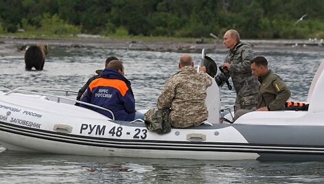 Vladimiras Putinas draustinyje susidūrė ir su lokiais.