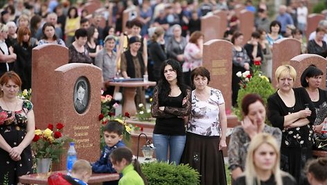 Beslano aukų artimieji iki šiol jaučia netekties skausmą.