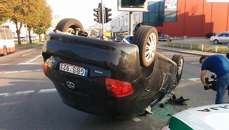 Vilniuje apvirto „Toyota Auris“ automobilis