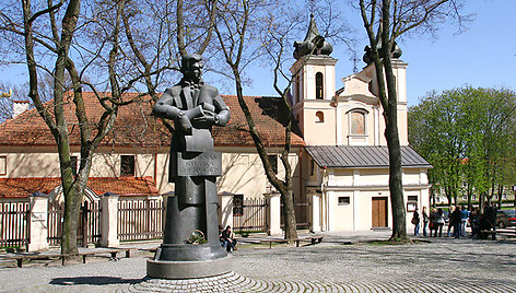 Architekto Lauryno Stuokos-Gucevičiaus paminklas