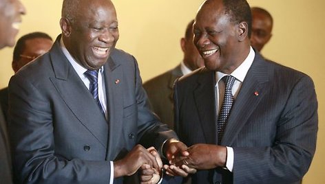 Prieš rinkimus Laurent'as Gbagbo (kairėje) ir Alassane'as Ouattara nedemonstravo jokio priešiškumo vienas kitam.