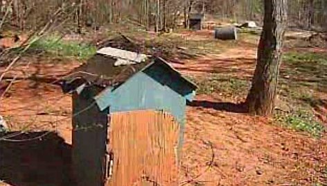 Čia, nedideliame žemės plotelyje, du Džordžijos valstijos gyventojai laikė dešimtis kovoms naudojamų šunų.