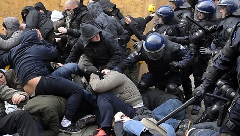 Policijos ir protestuotojų susidūrimas Zagrebe