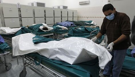 Tripolio ligoninėje užsienio žurnalistams buvo parodyta 18 lavonų.