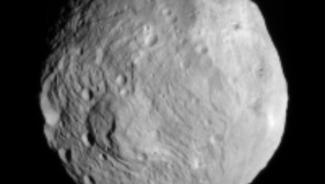 Tokį Vestos atvaizdą į Žemę atsiuntė aplink asteroidą skrieti pradėjęs zondas &bdquo;Dawn&ldquo;.
