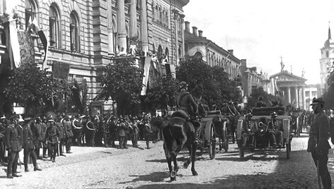 Lenkijos karių paradas Vilniuje 1922 metais