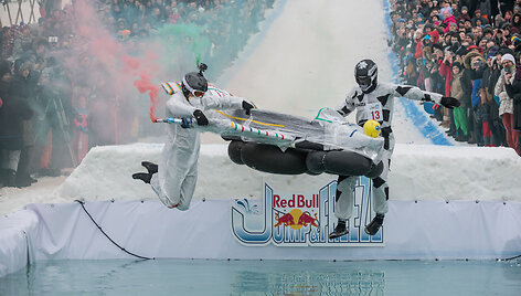 Beproti&scaron;kas &bdquo;Red Bull Jump & Freeze&ldquo; renginys Liepkalnyje