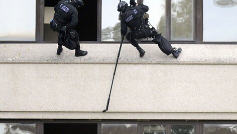 Prancūzijos specialiųjų policijos pajėgų pareigūnai