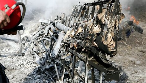 Po katstrofos  Kėdainiuose i&scaron; lėktuvo liko metalo laužo krūva.