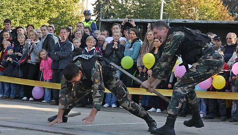 Policijos dienai skirtoje šventėje – pareigūnų šou.