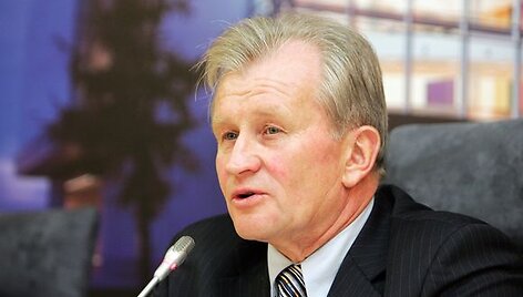 Glaveckas tikina, kad galima sumažinti biudžeto deficitą.
