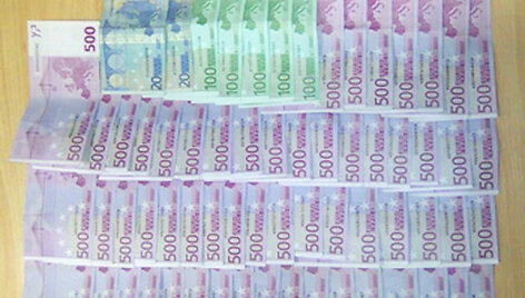 Muitininkų sulaikyti pinigai