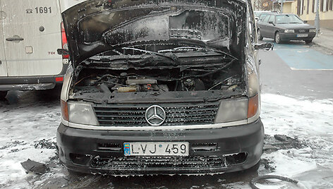 Sudegęs inkasatorių automobilis