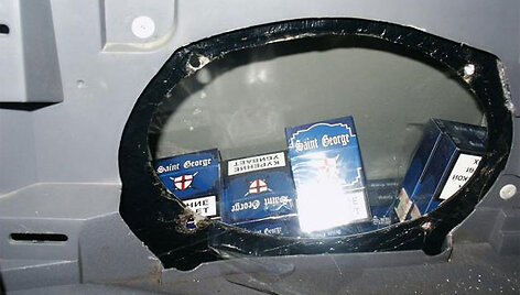 Kontrabandinės cigaretės garso kolonėlėje