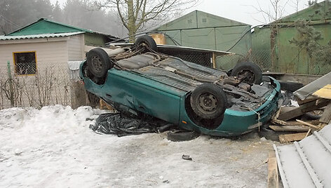 Apsivertęs automobilis