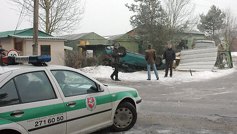 Apsivertęs automobilis