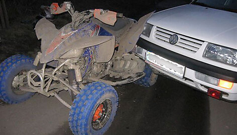 Policijos automobilis kliudė keturratį